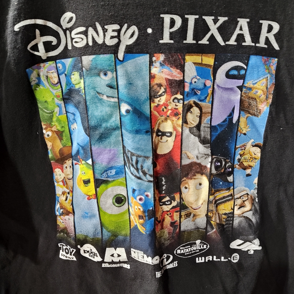 Disney Pixar Movie Mashup 8 Movies Graphic Tee Size Large T-shirt Unisex